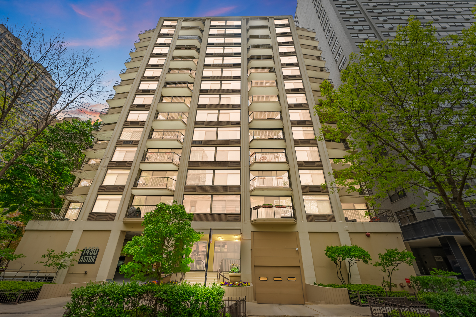 Property Photo: 1450 N Astor Street 7D IL 60610