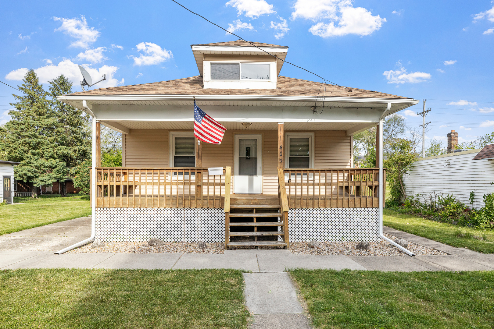 Property Photo:  610 Clinton Street  IL 60441 