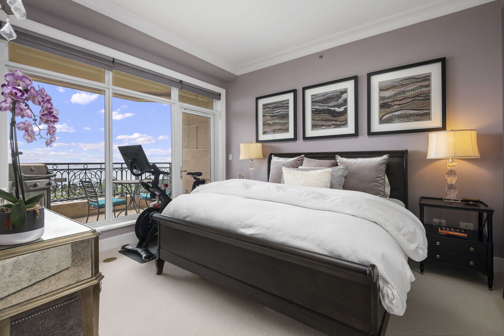Property Photo: 2550 N Lakeview Avenue S2005 IL 60614