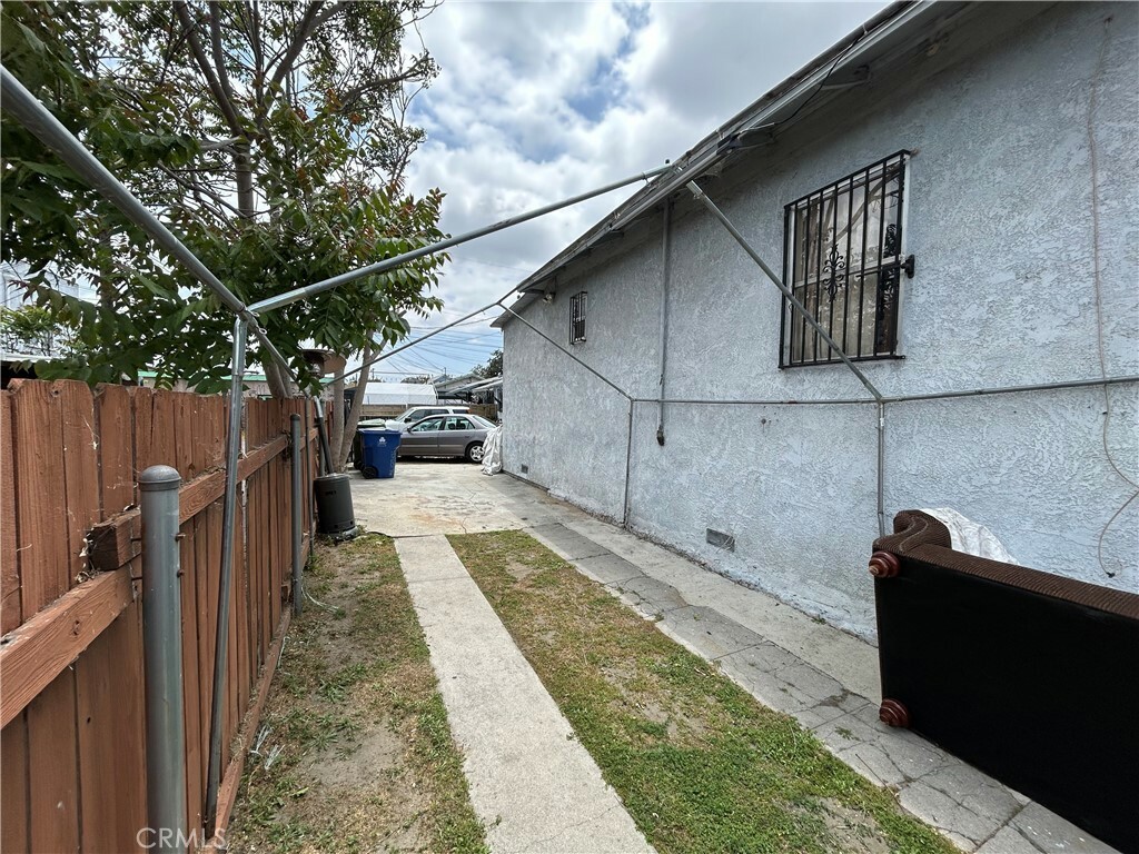 Property Photo:  1260 E 49th Street  CA 90011 