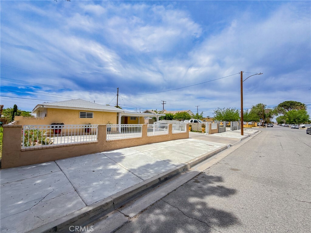 Property Photo: 45431 Sancroft Avenue CA 93535