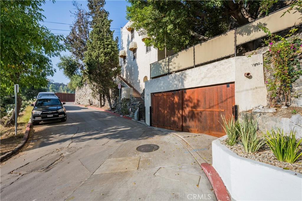 Property Photo: 5762 Tuxedo CA 90068