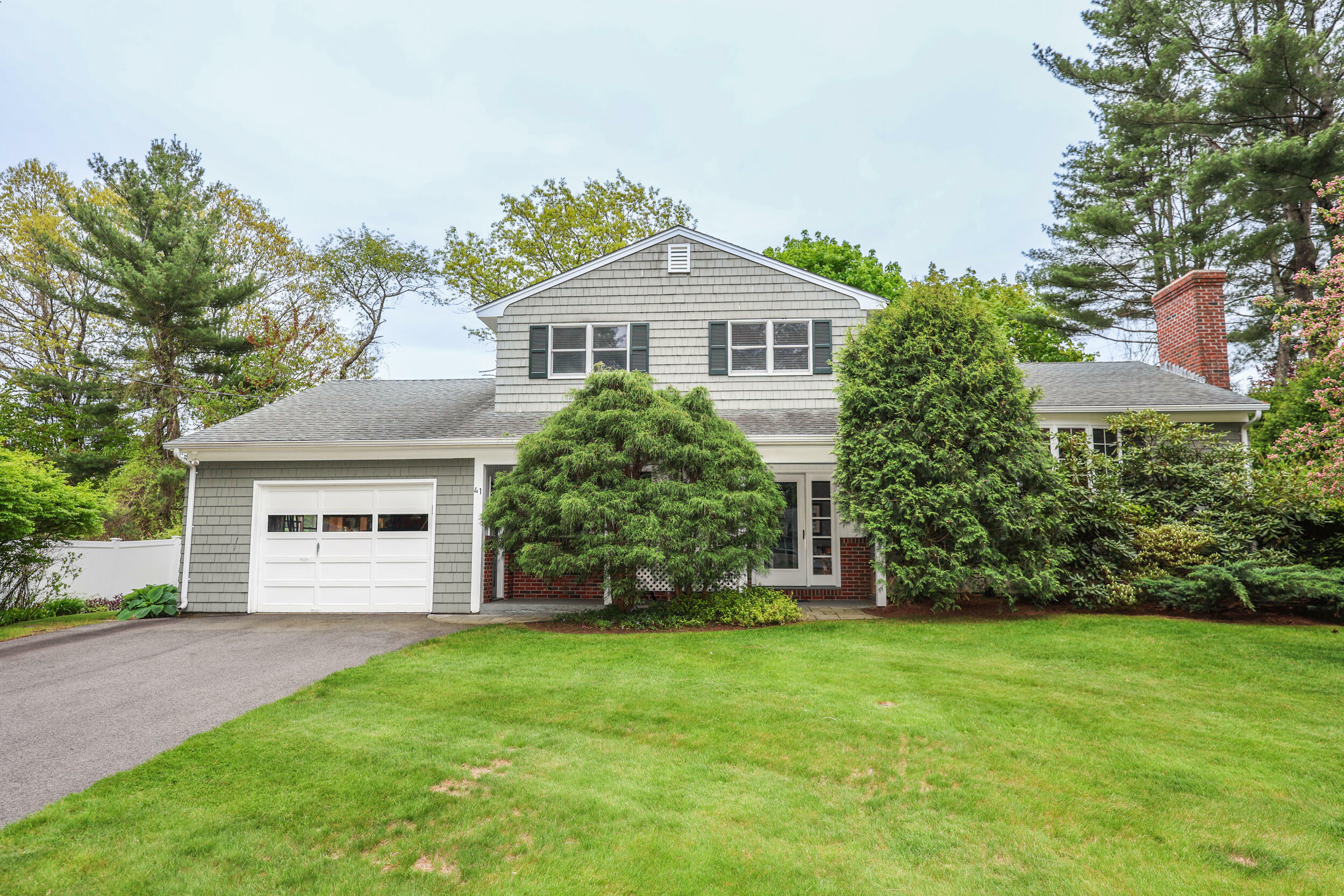 Property Photo: 41 Kings Court ME 04090