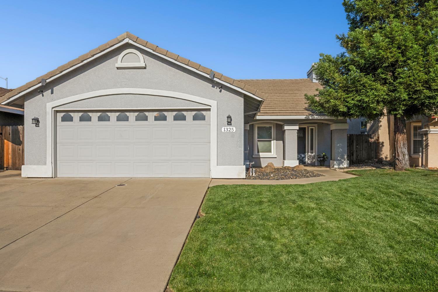 Property Photo: 1325 Cobblestone Driv CA 95648