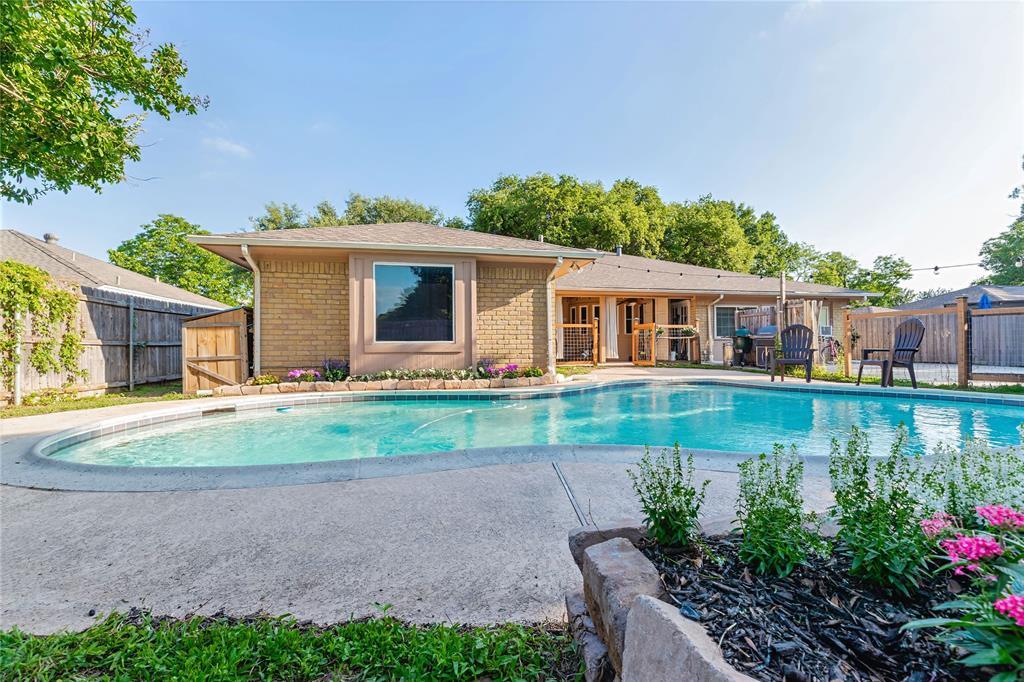 Property Photo:  1307 S Westador Drive  TX 76015 
