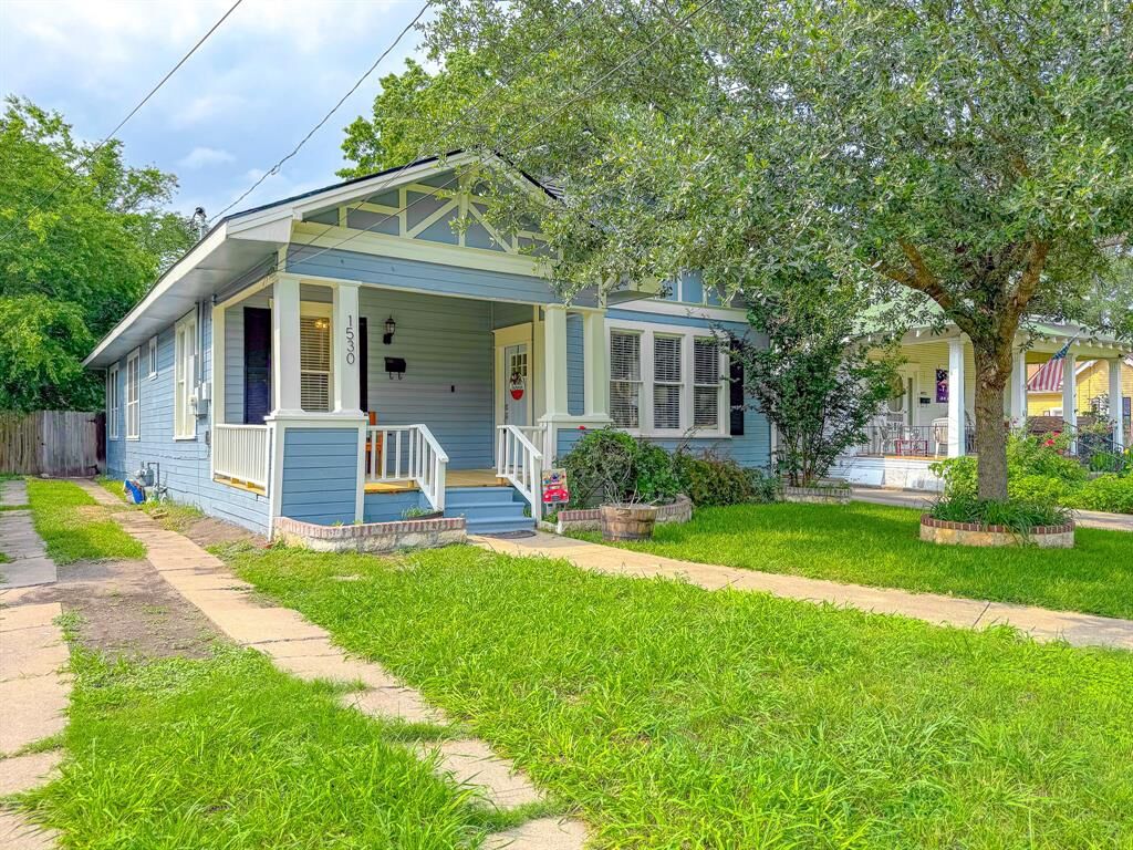 Property Photo: 1530 W 5th Avenue TX 75110
