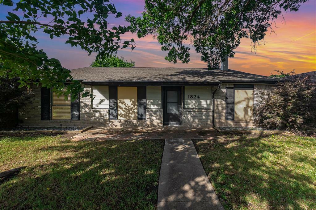 Property Photo: 1824 Angelina Drive TX 75040