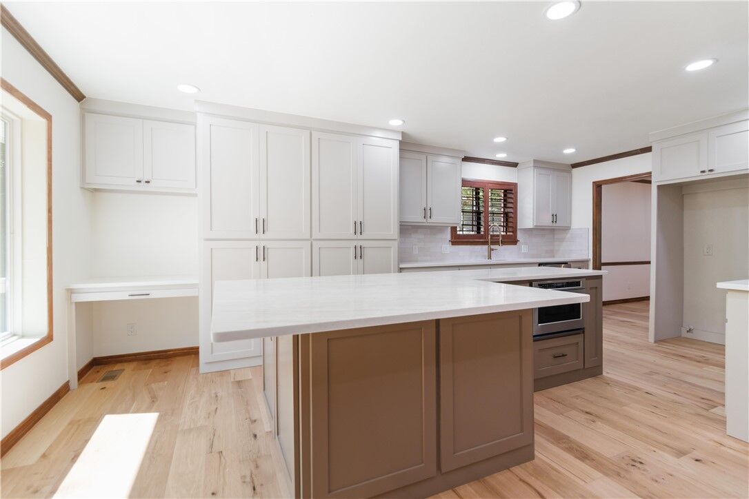 Property Photo:  1640 N Boston Place  AR 72703 