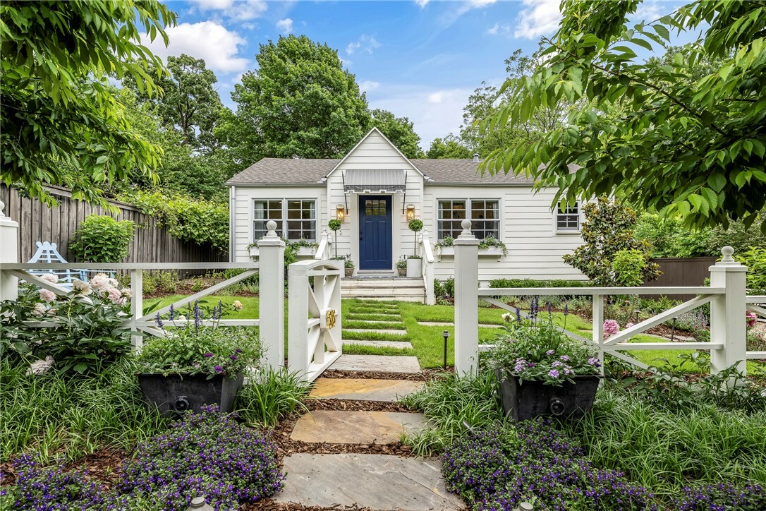 Property Photo: 878 N Olive Avenue AR 72701
