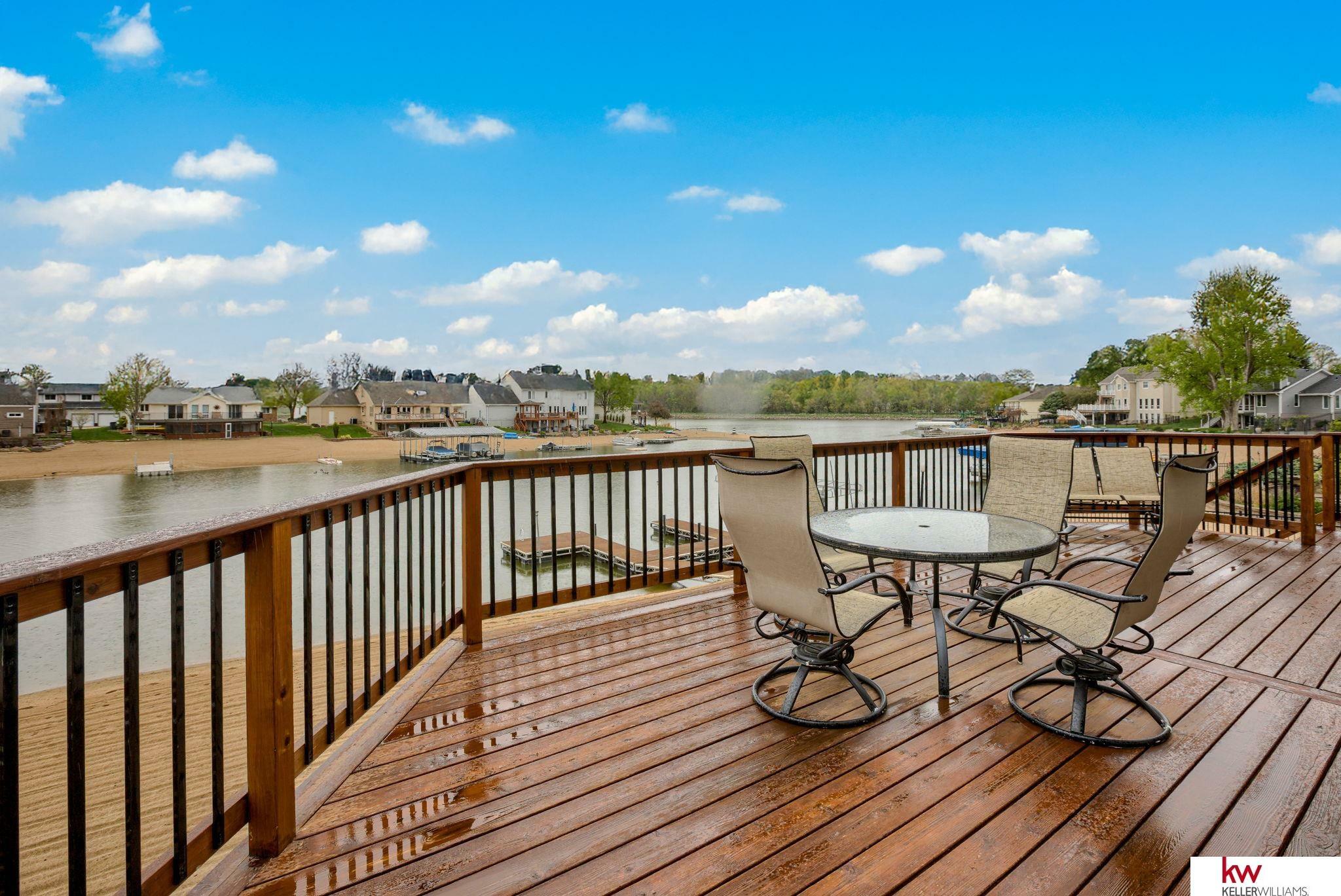 Property Photo: 7815 Maui Circle NE 68046