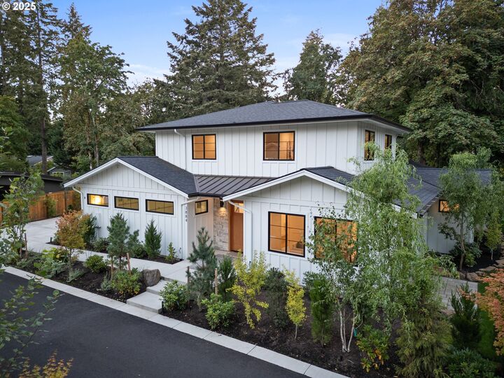 Property Photo:  3884 Lake Grove Ave  OR 97035 