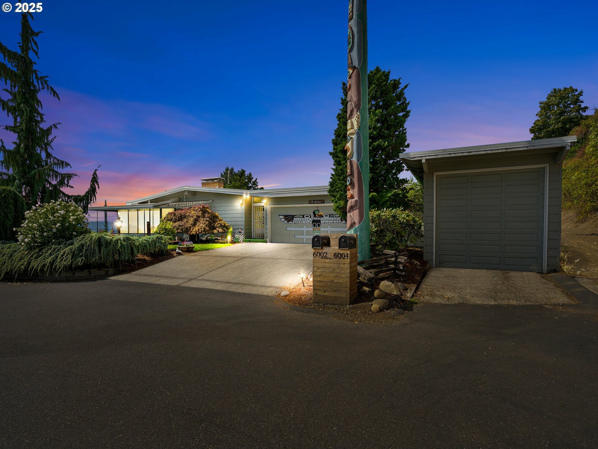 Property Photo: 6002 E Evergreen Blvd WA 98661