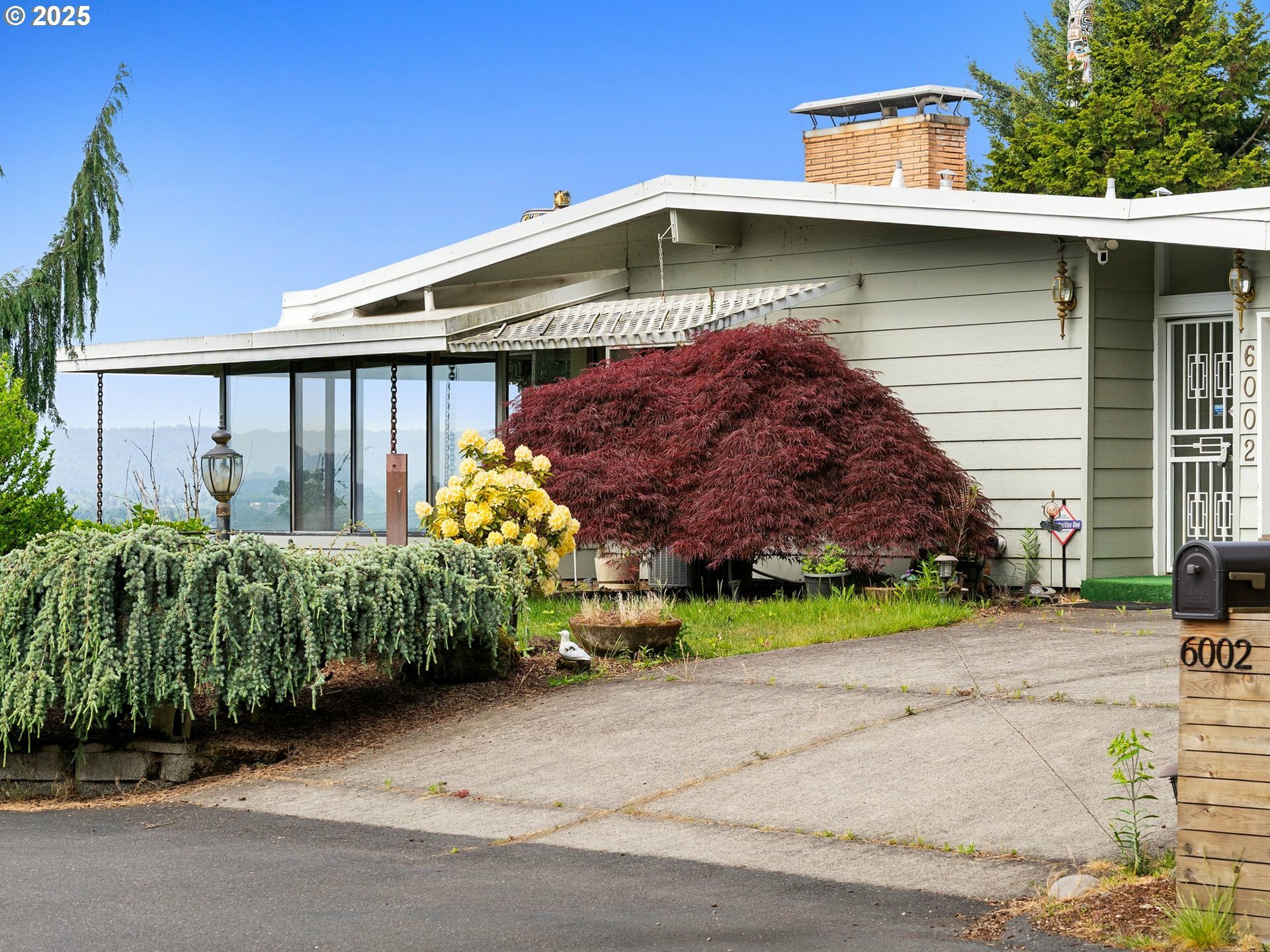 Property Photo: 6002 E Evergreen Blvd WA 98661