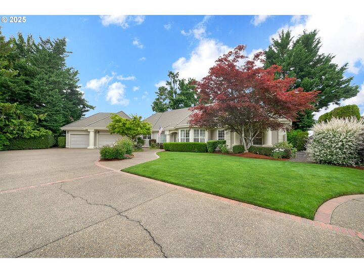 Property Photo: 2586 Grand Vista Dr OR 97477
