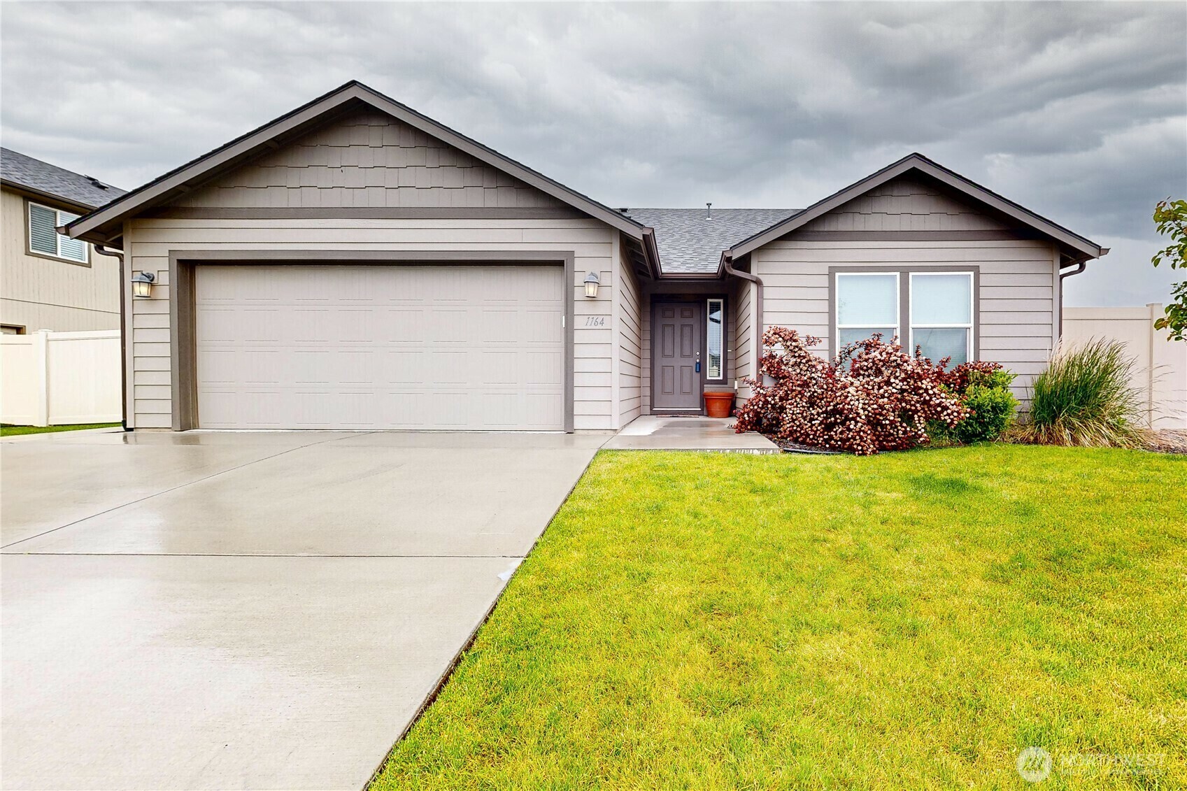 Property Photo: 1164 SW Settlement Street WA 99324