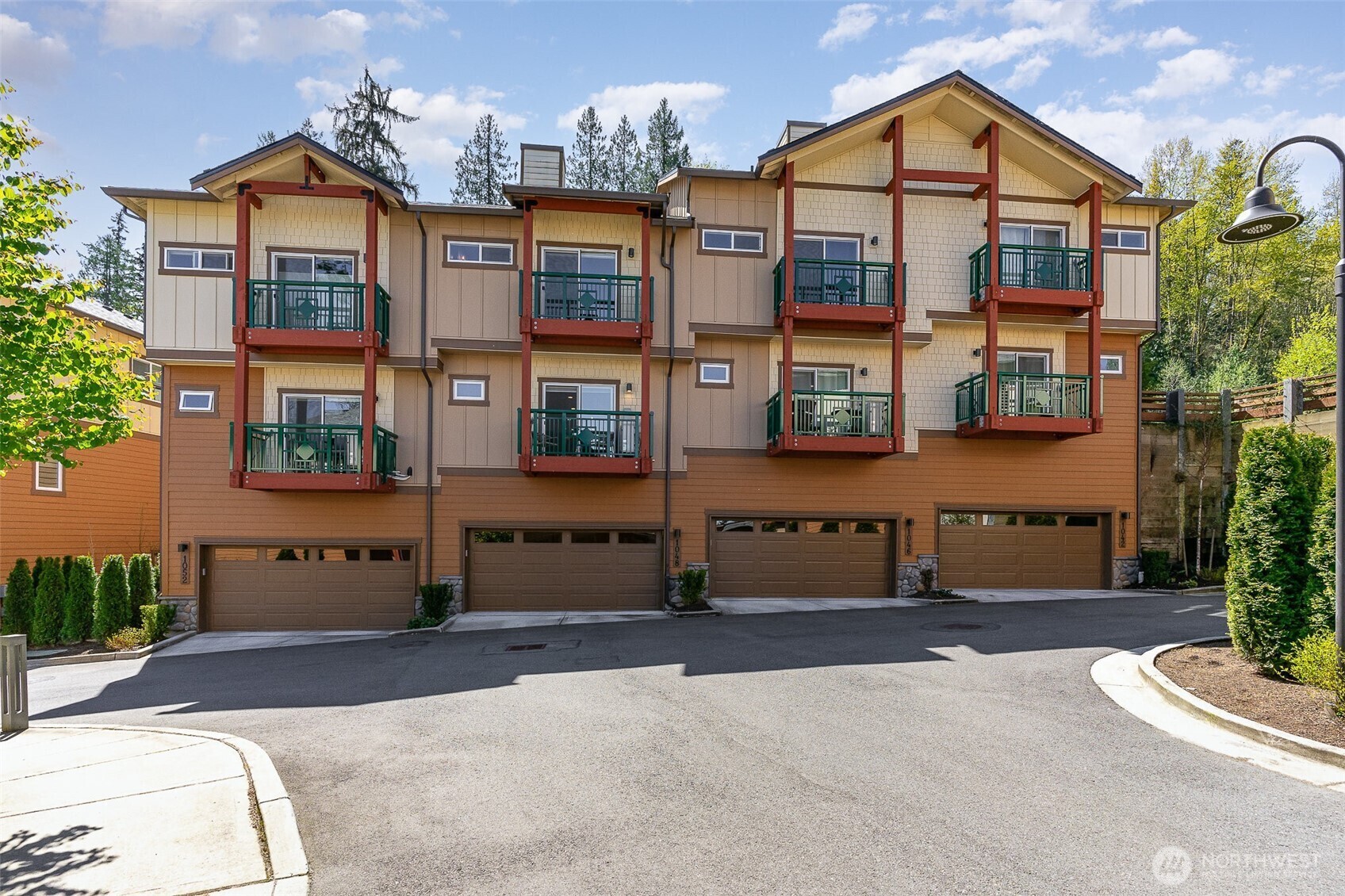 Property Photo:  1048  Sunrise Place SW  WA 98027 