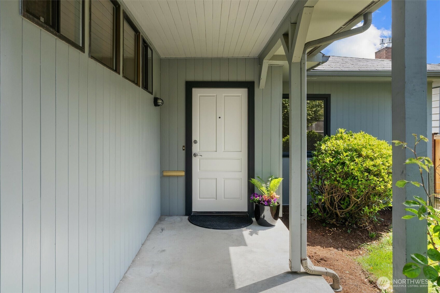 Property Photo: 2922 5th Avenue W WA 98119