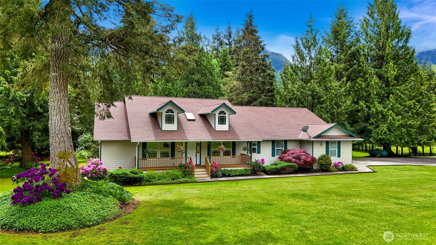 Property Photo: 8368 Birdsview Meadows Lane WA 98237