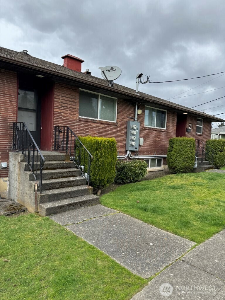 Property Photo: 2001 13th Avenue S WA 98144