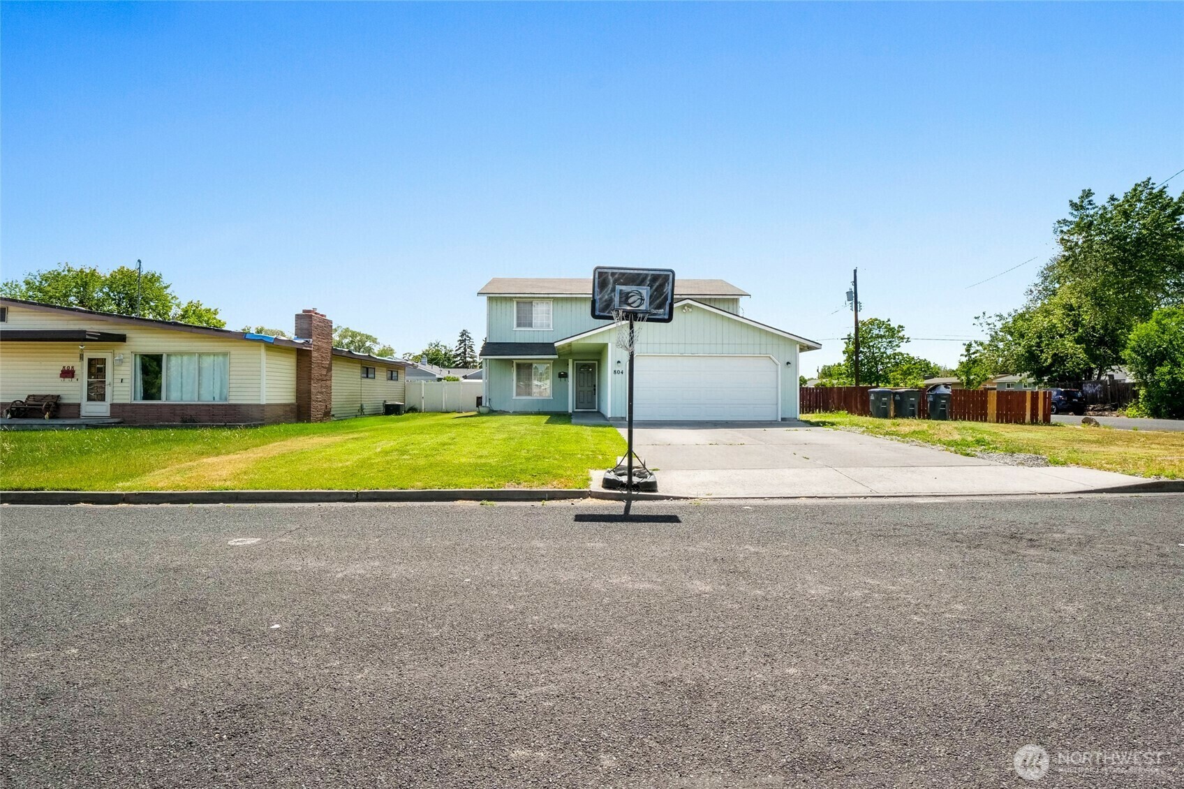 Property Photo: 804 S Sycamore Lane WA 98837