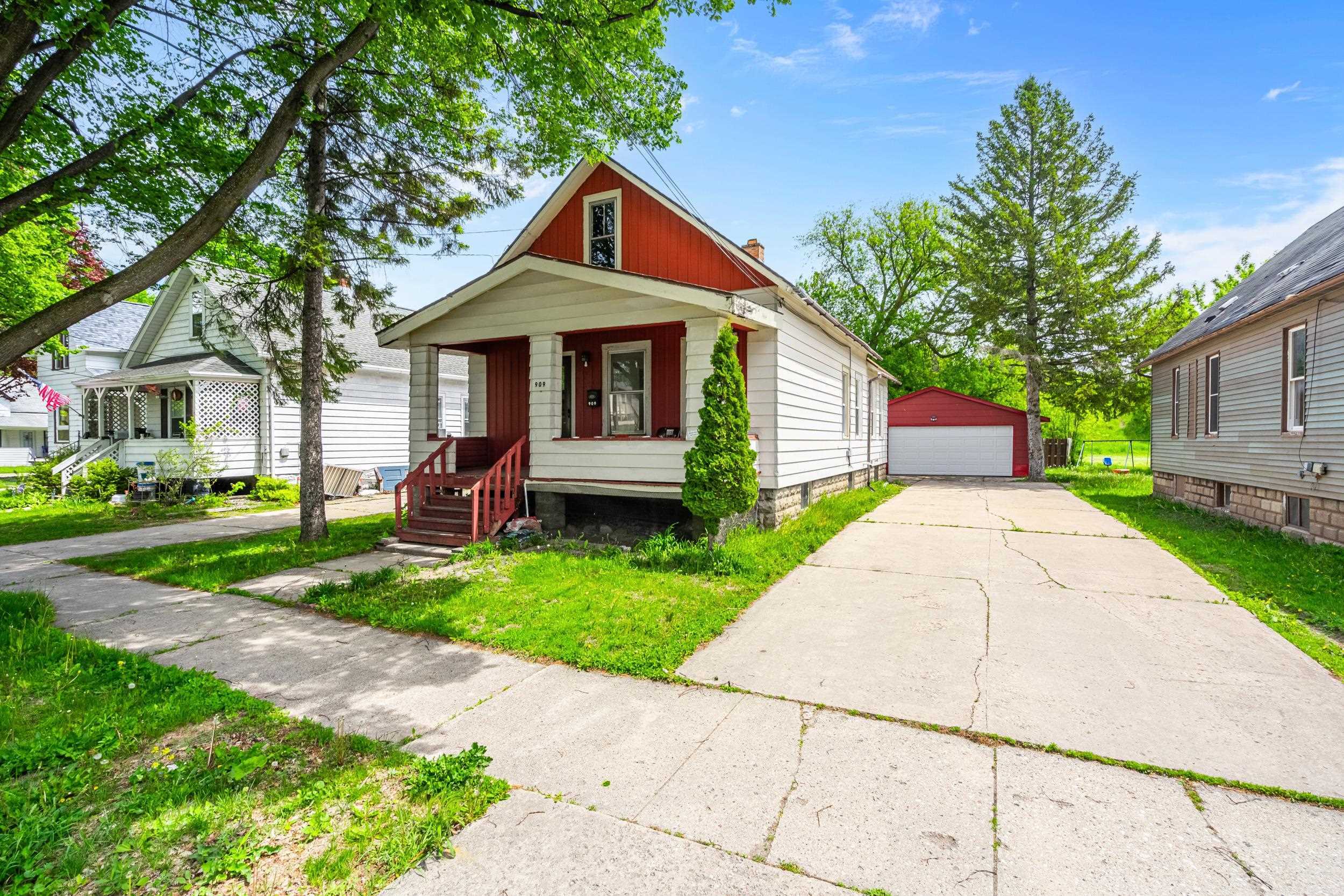 Property Photo: 909 S Oakland Avenue WI 54303