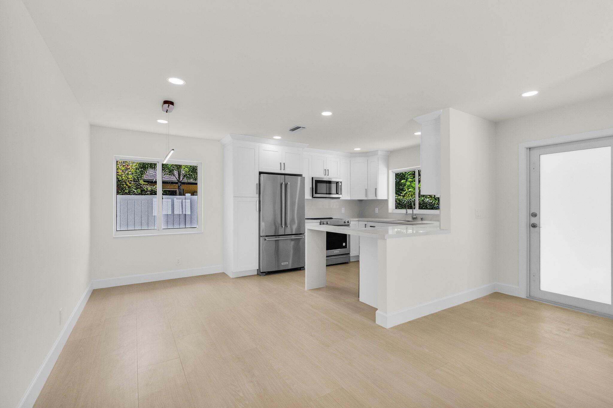 Property Photo: 107 NE 10th Street FL 33444