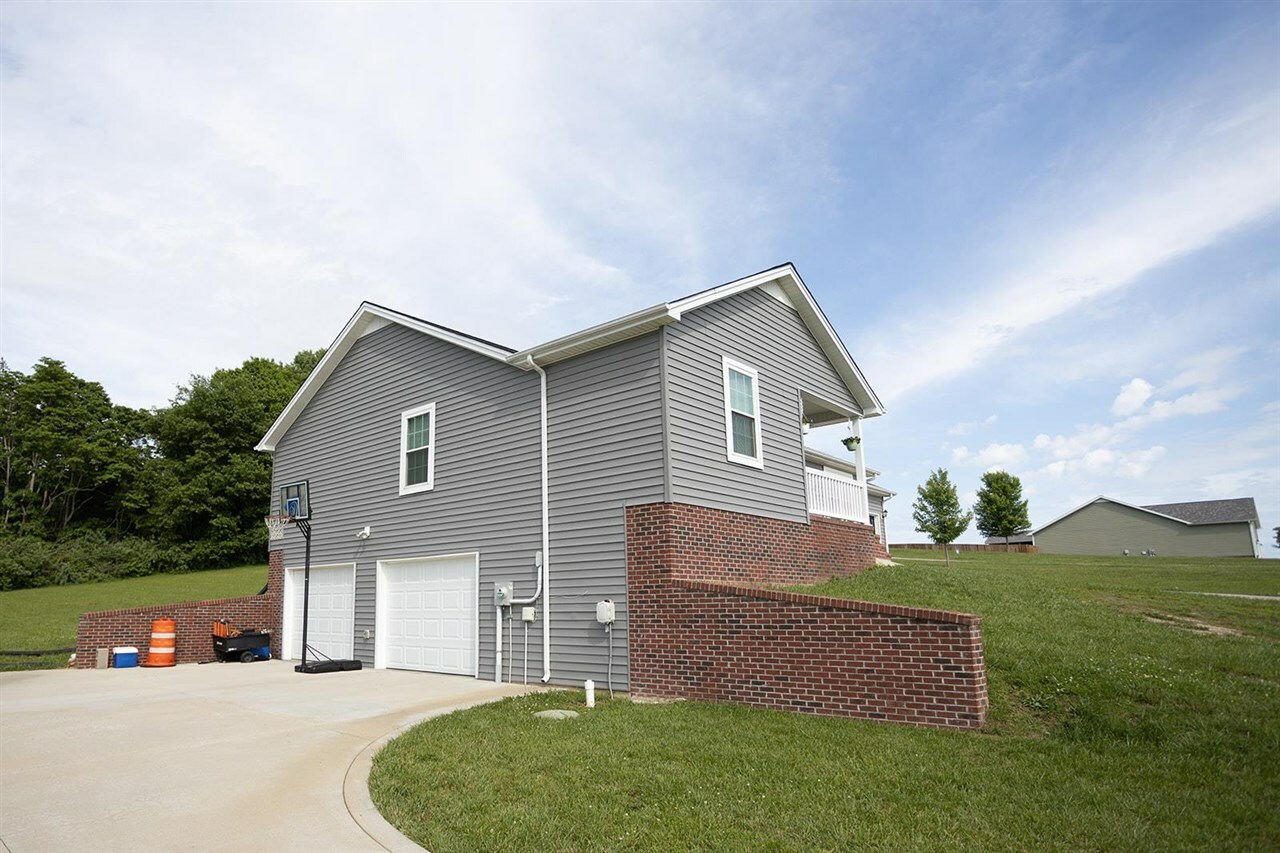 Property Photo:  192 Woodson Way  KY 42141 