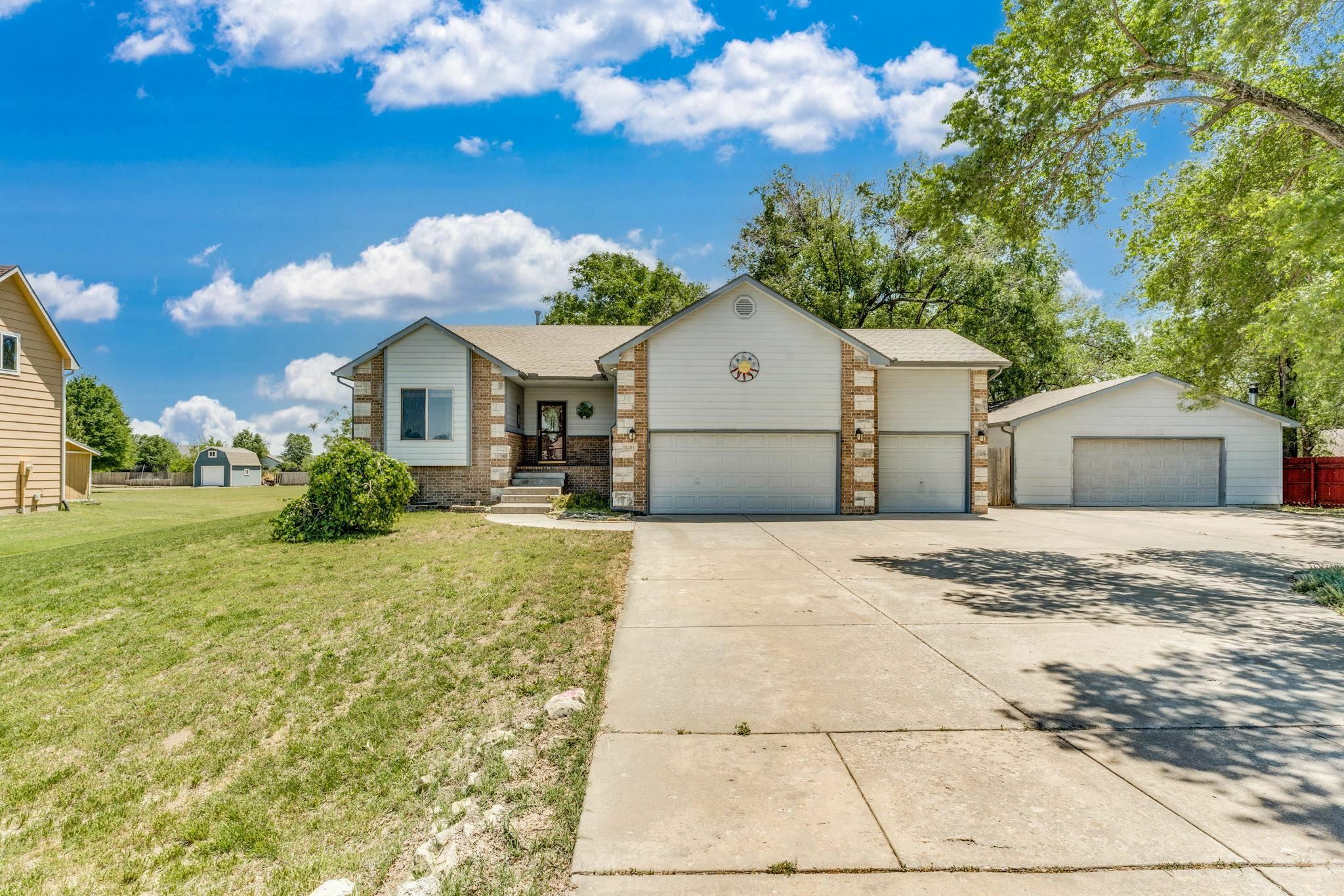 1201 E Winesap St  Haysville KS 67060 photo