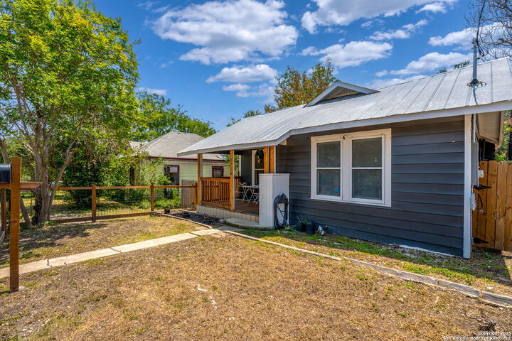 Property Photo:  1726 Center  TX 78202 