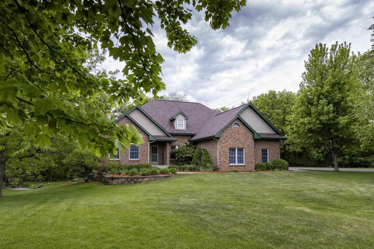Property Photo: 8403 North Ridge Trail WI 53563