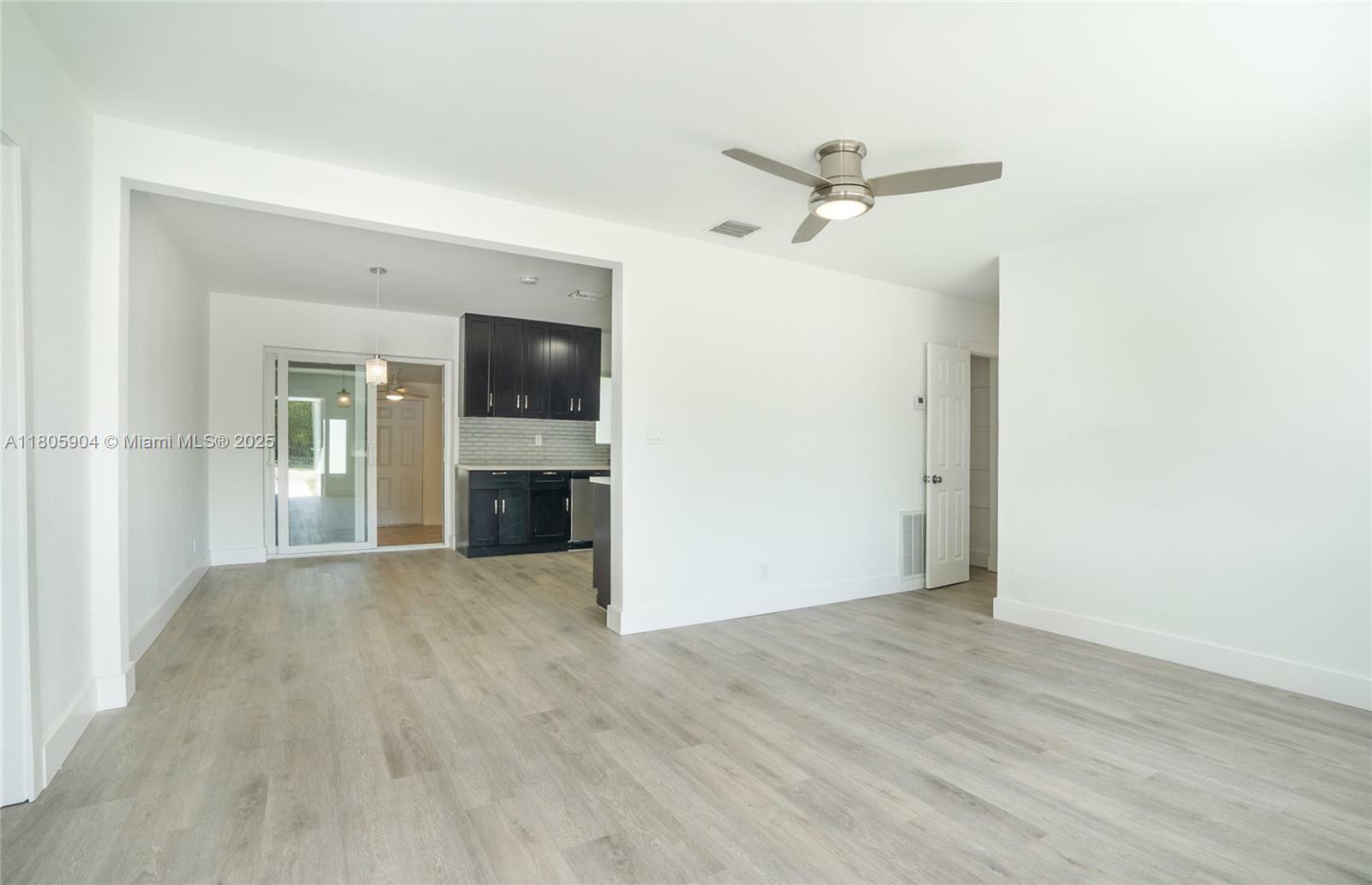 Property Photo: 919 NW 13th St FL 33311