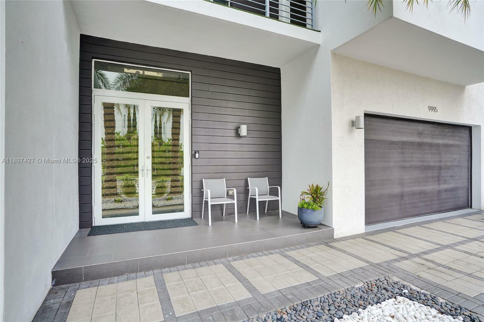 Property Photo: 9995 NW 75th St FL 33178