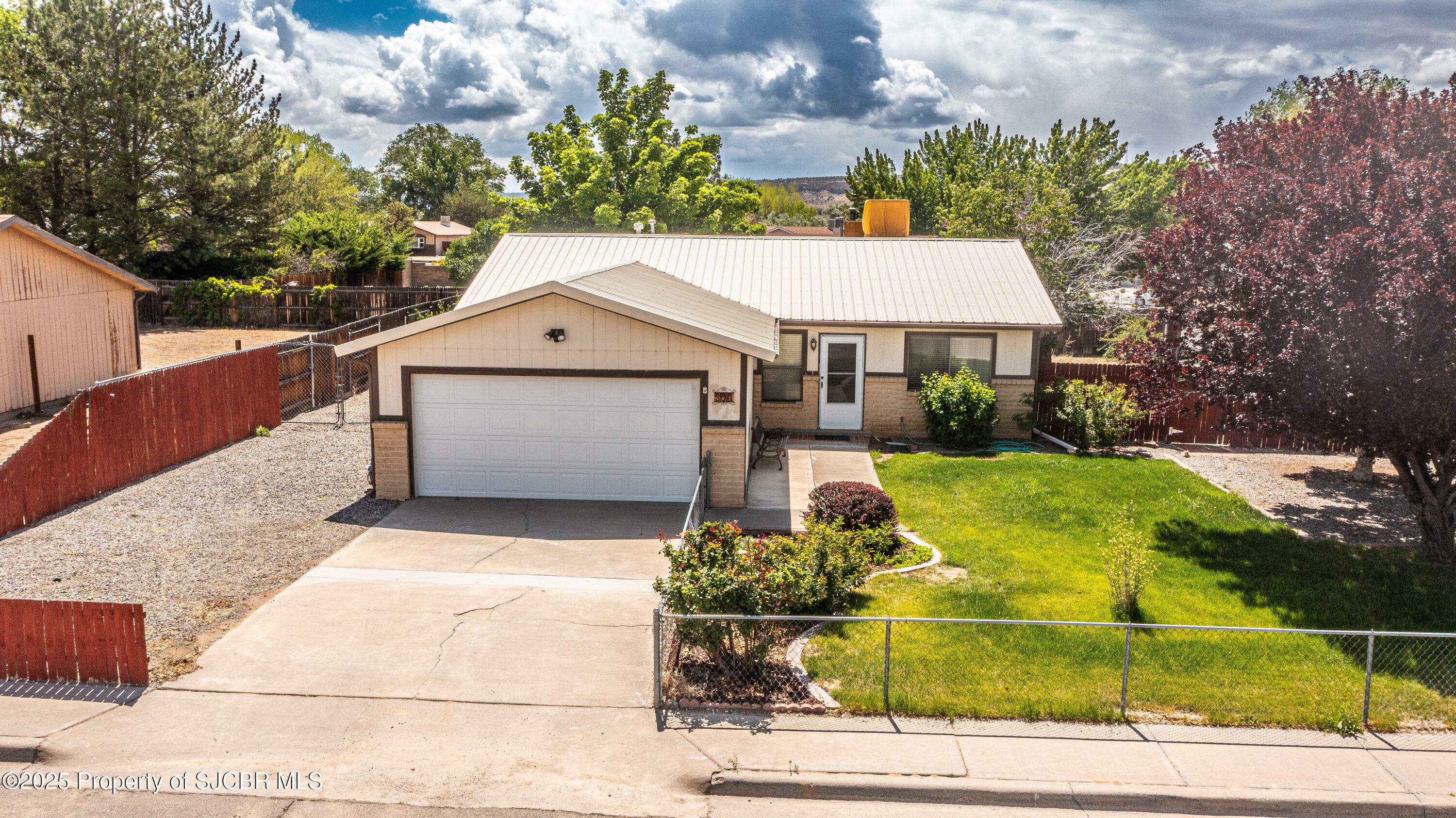 Property Photo:  306 La Belle Avenue  NM 87401 