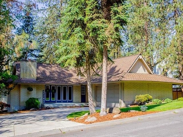 Property Photo: 1202 W Bellwood Dr WA 99218