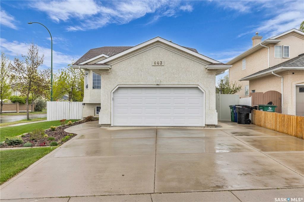 Property Photo:  663 Briarvale Terrace  SK S7V 1B9 