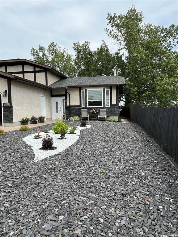 Property Photo: 1102 8th Avenue N SK S4R 8M8