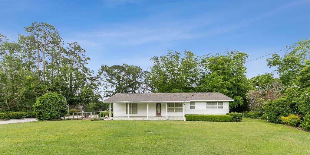 Property Photo: 1865 E Cottonwood Road AL 36301