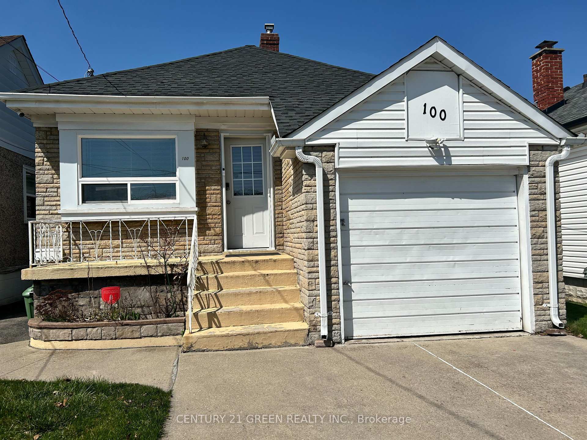 Property Photo: 100 Reid Avenue S ON L8K 3V1