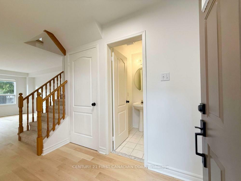 Photo de la propriété: 3841 Craighurst Avenue ON L5N 6V6