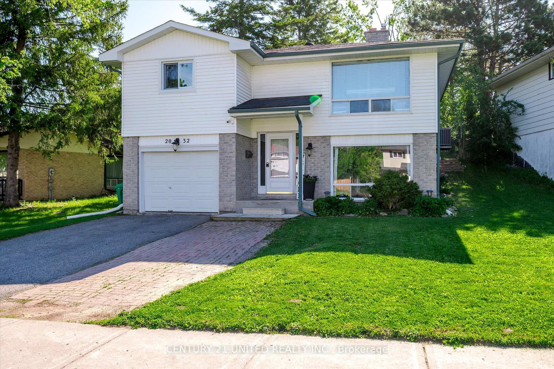 Property Photo: 2032 Walker Avenue ON K9L 1S1