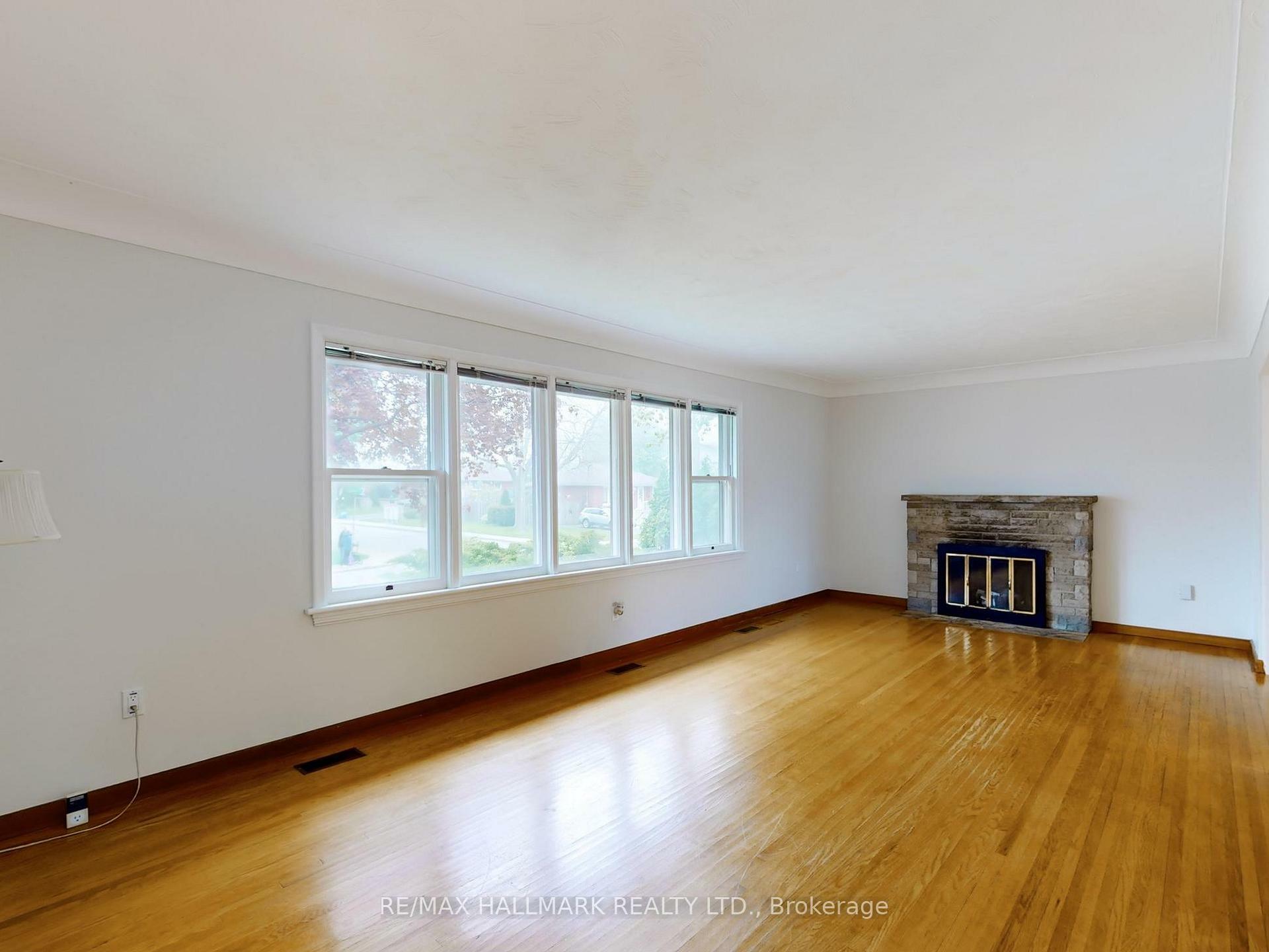 Property Photo: 124 McElroy Road E ON L9A 1Y9
