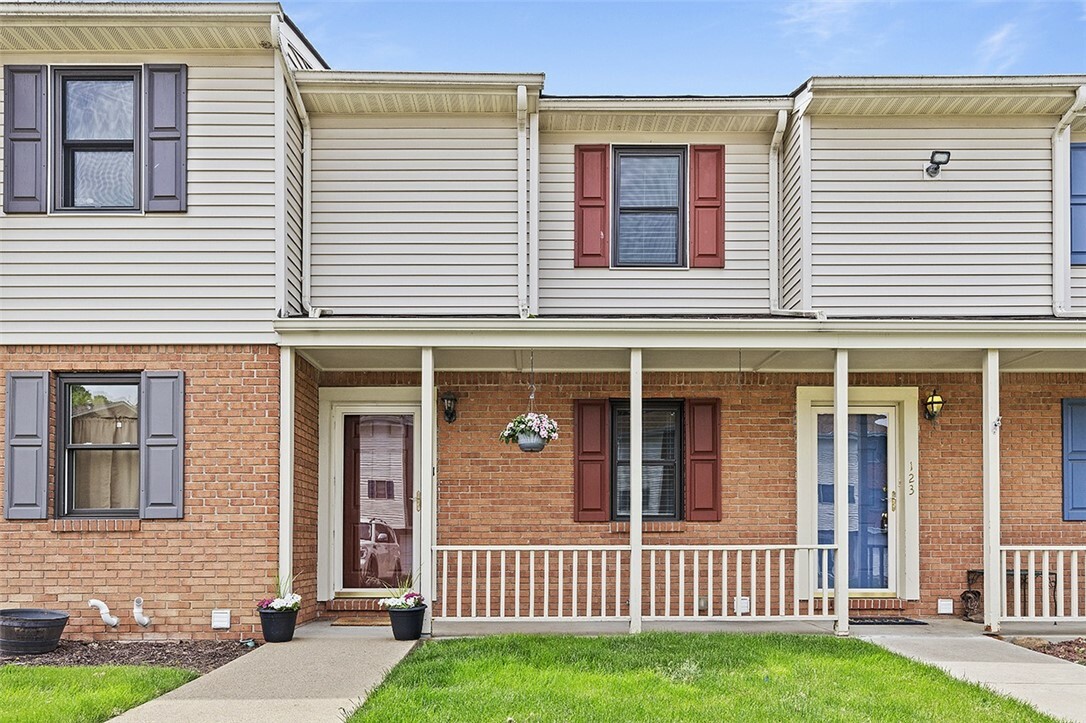 121 Woodhaven Dr  Seven Fields Boro PA 16046 photo