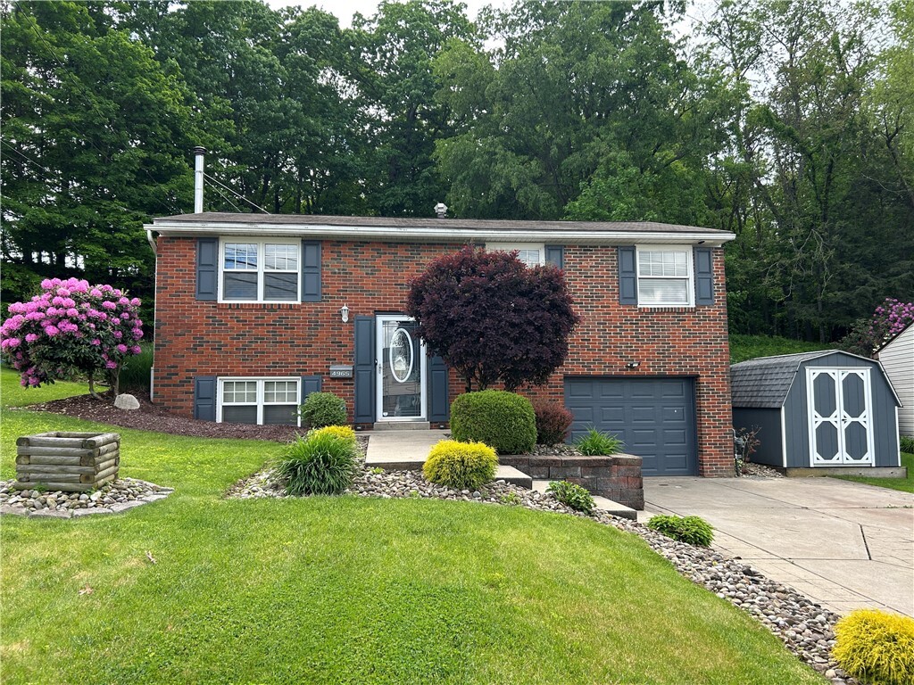 Property Photo: 4965 Havana Drive PA 15239
