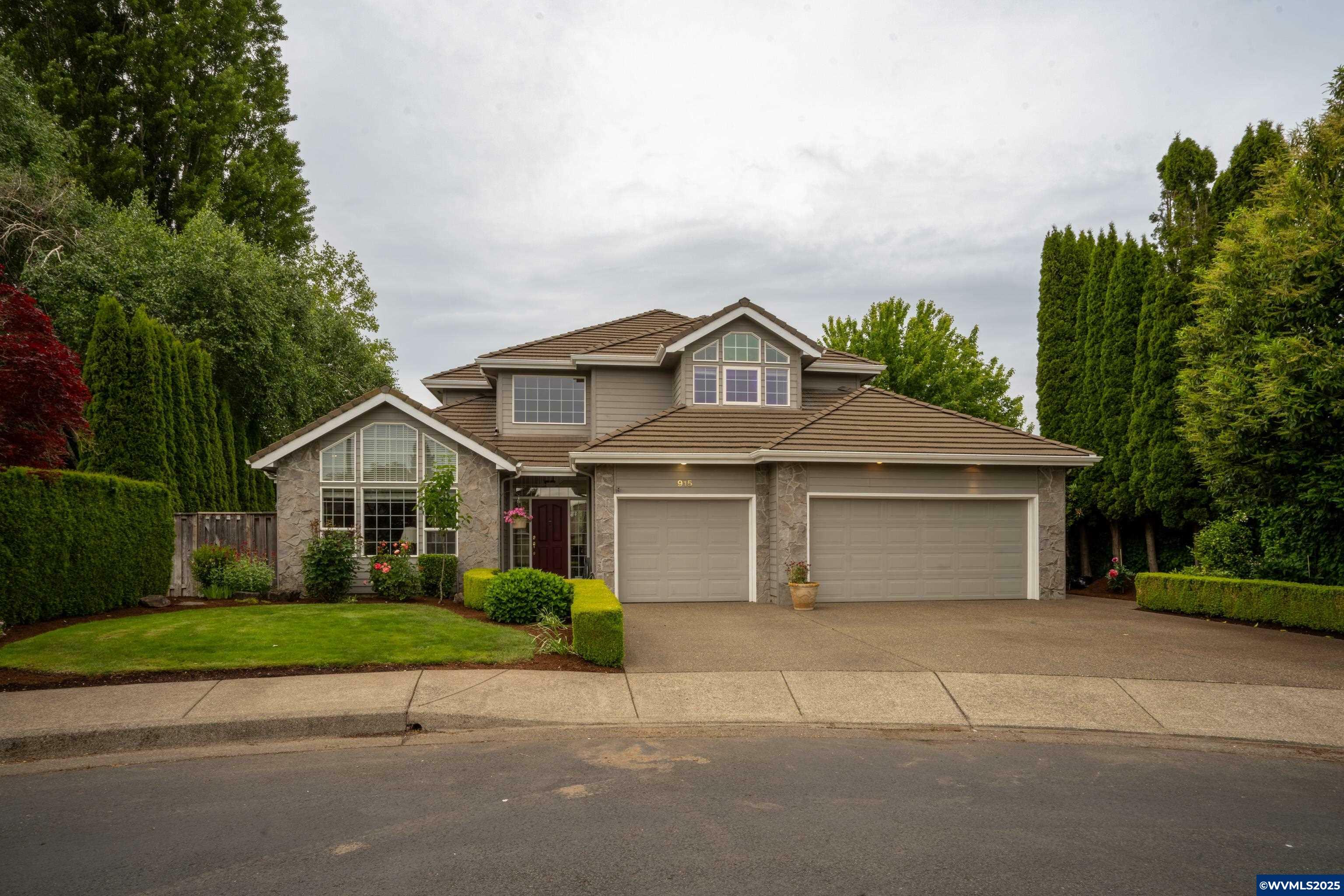 Property Photo: 915 Irwin Ct NE OR 97303