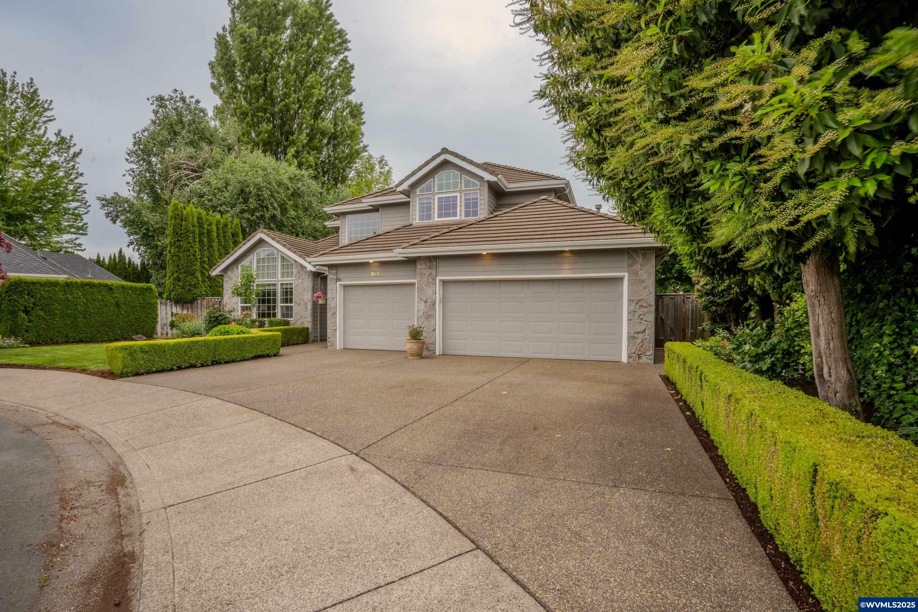 Property Photo: 915 Irwin Ct NE OR 97303