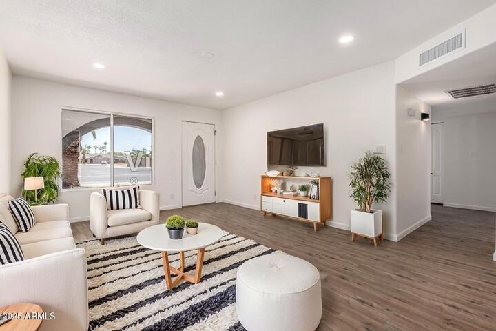 Property Photo: 2220 S Cottonwood Drive AZ 85282