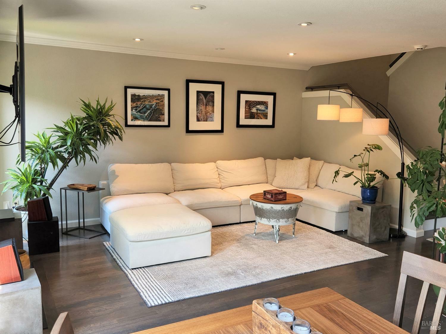 Property Photo: 6 Narragansett Cove CA 94901