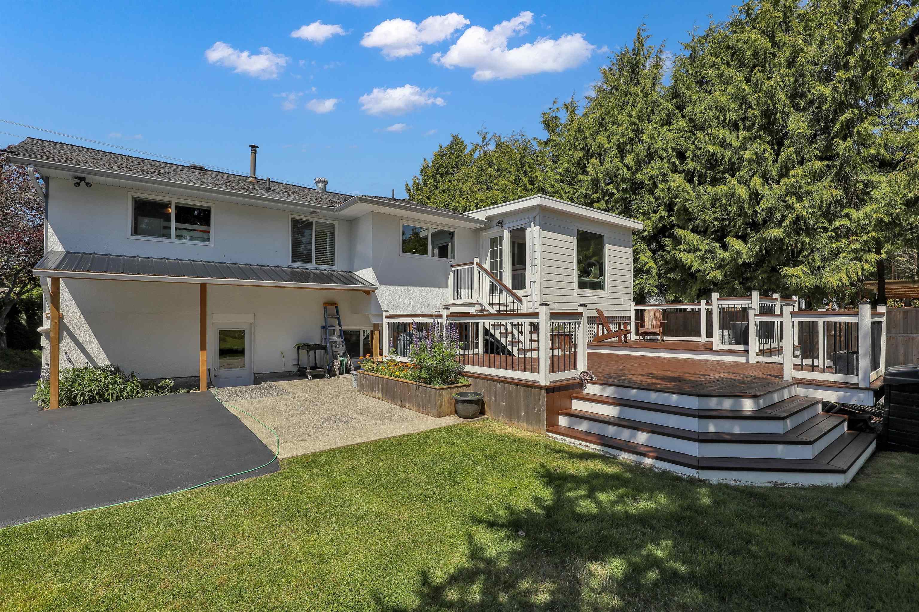Property Photo: 1110 53A Street BC V4M 3E3