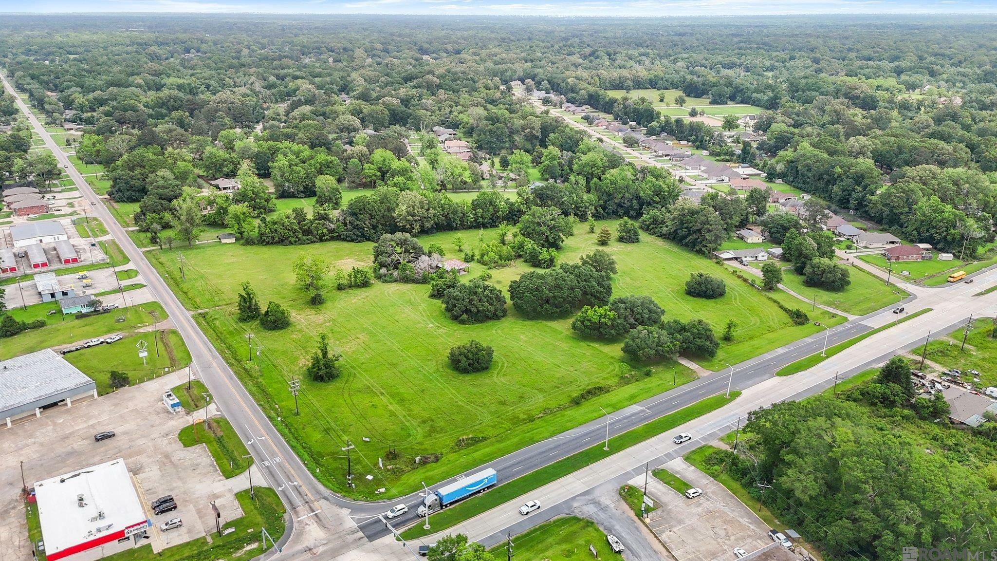 Property Photo:  8085 Hooper Rd  LA 70811 