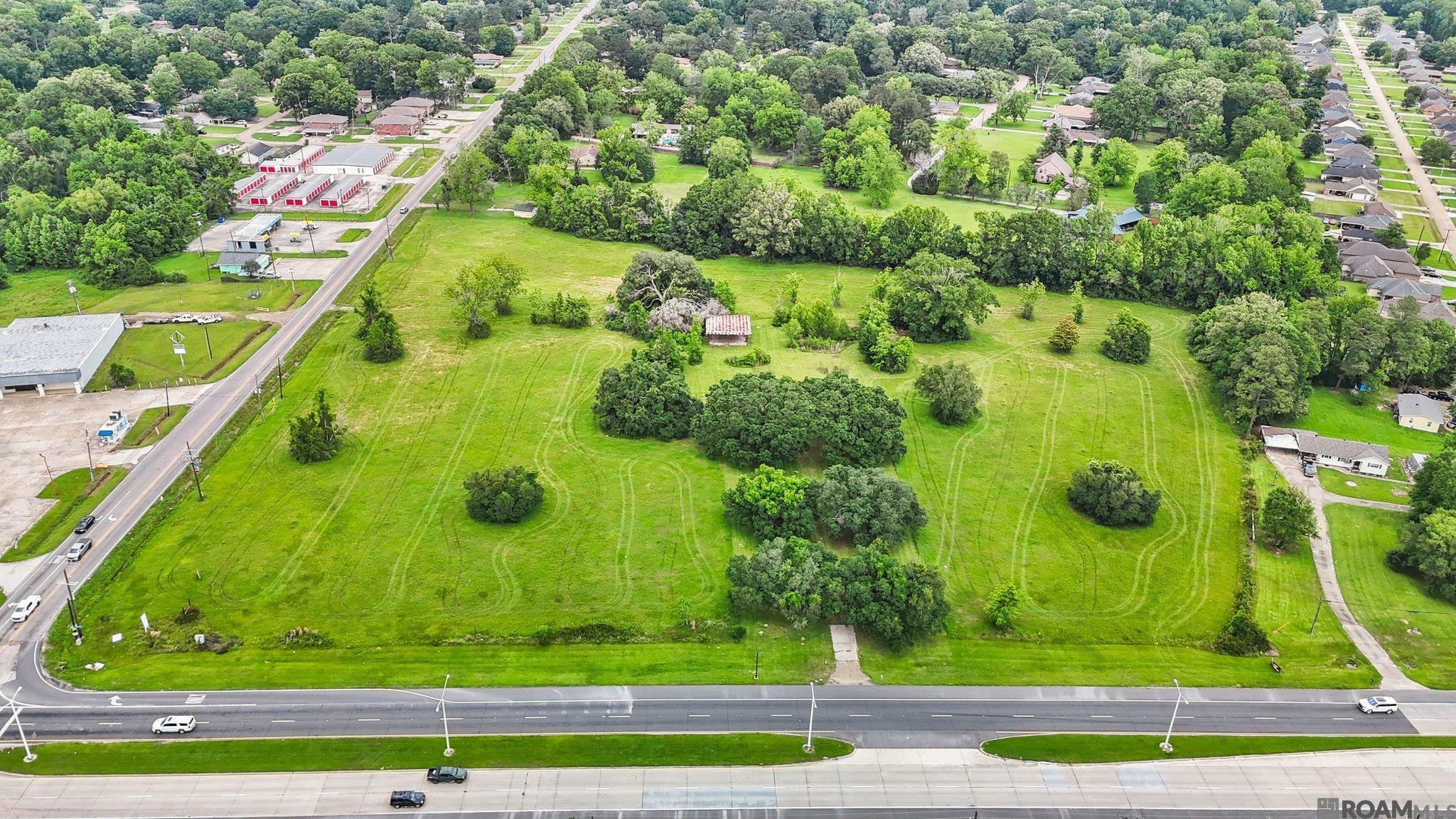 Property Photo: 8085 Hooper Rd LA 70811